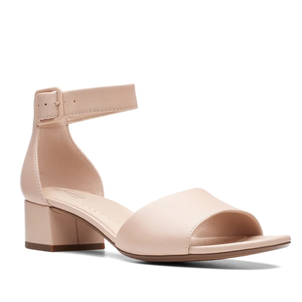 CLARKS NWOB Elisa Dedra Sandal Tan